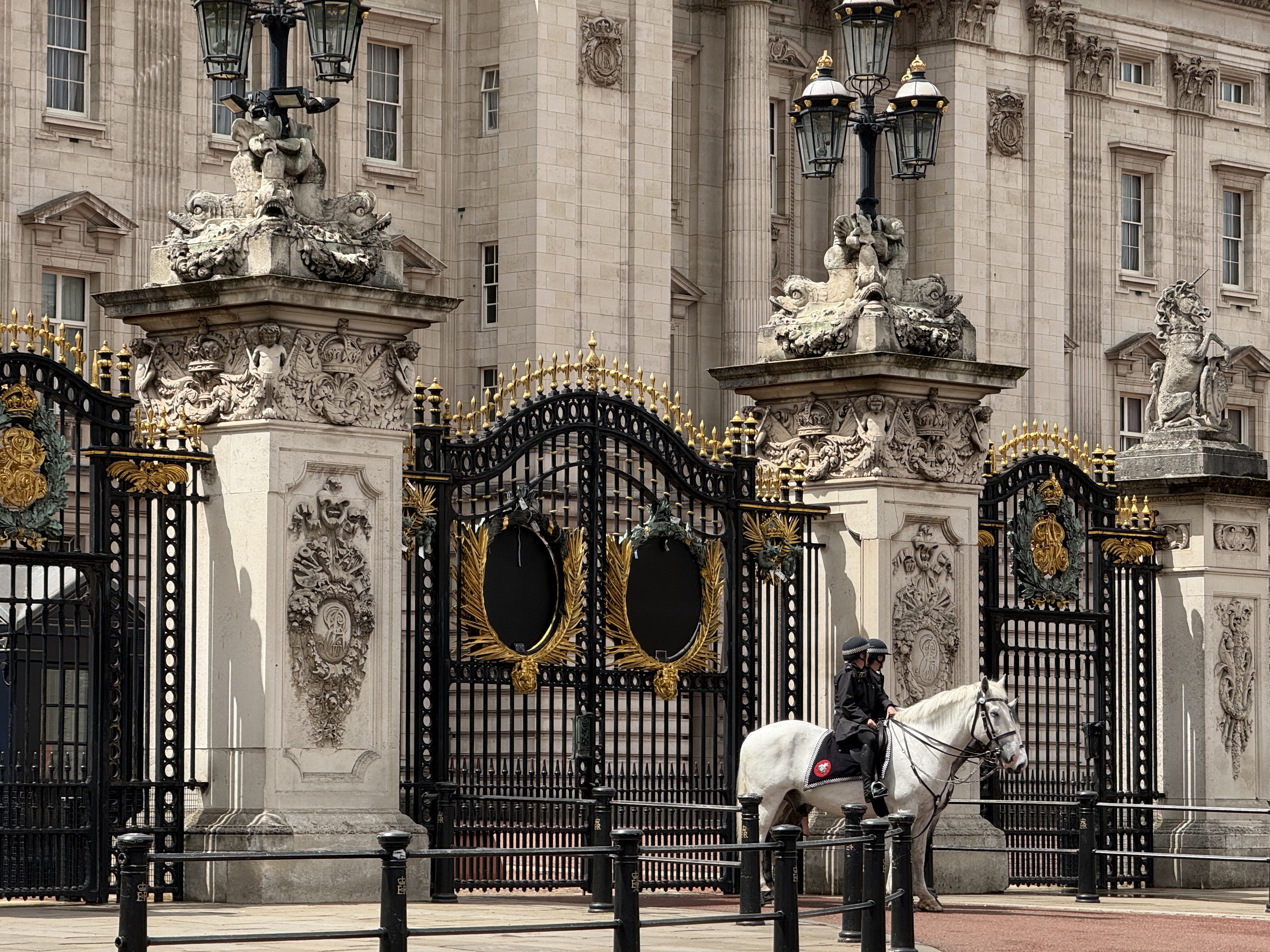 London mounted police outside the Palace