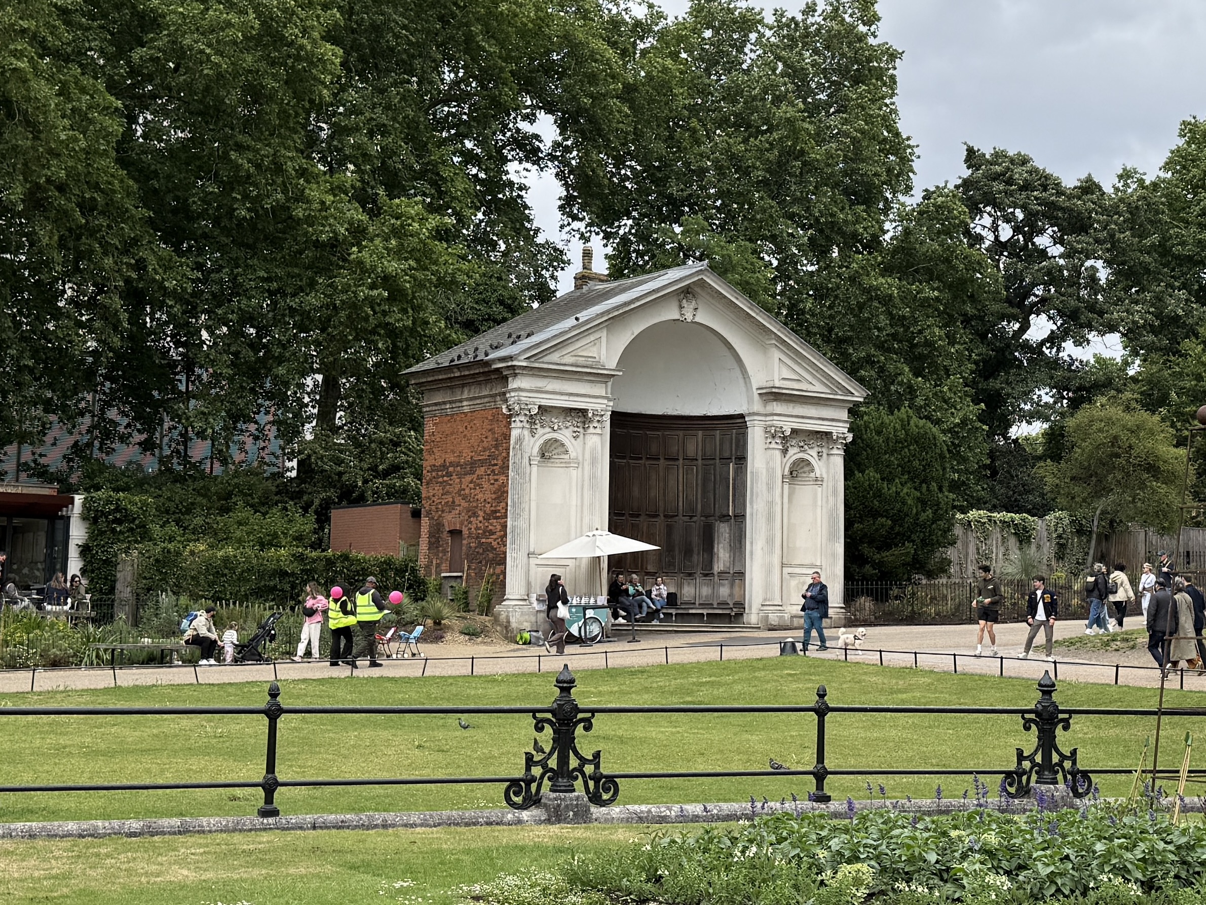Queen Anne's Alcove at the Italian Gardens