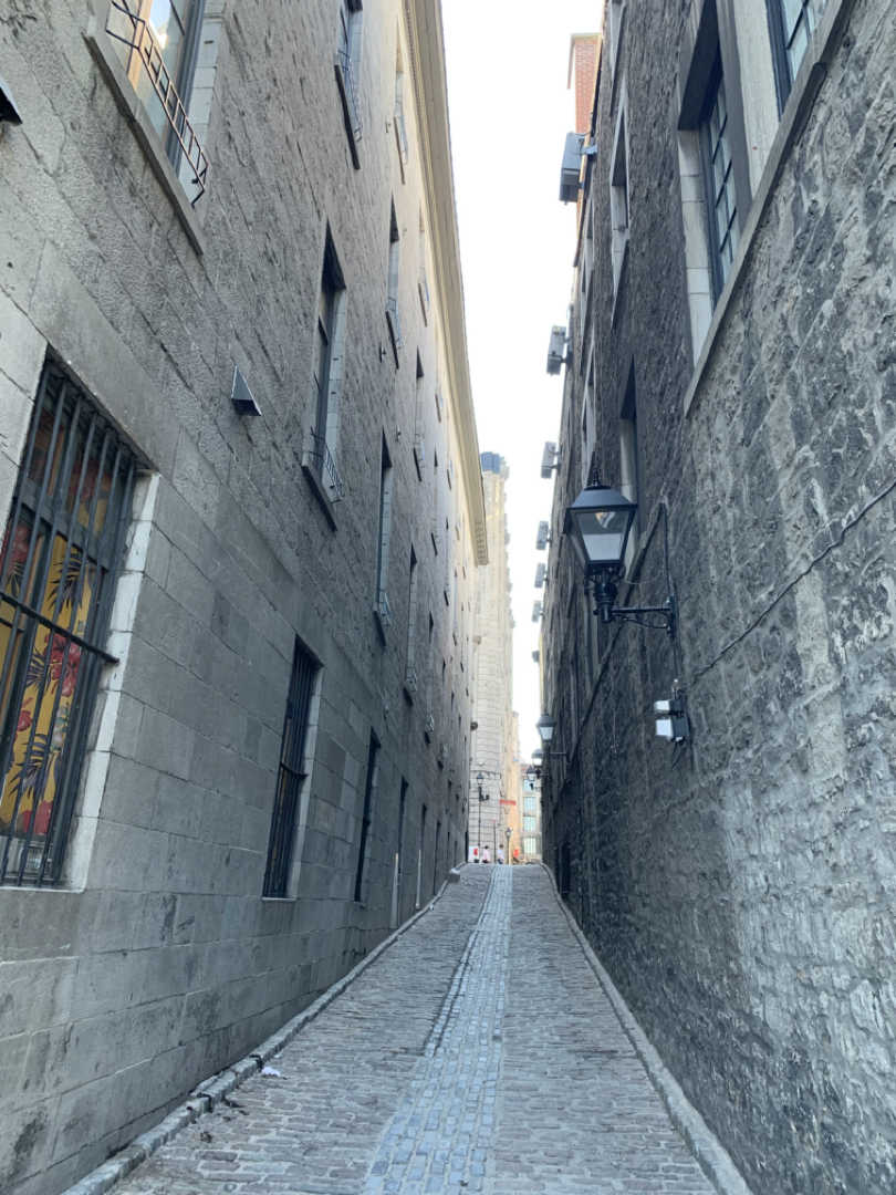 Another narrow street in Montreal
