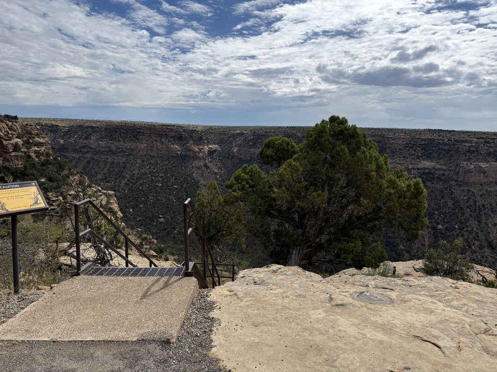 The descent to Balcony House