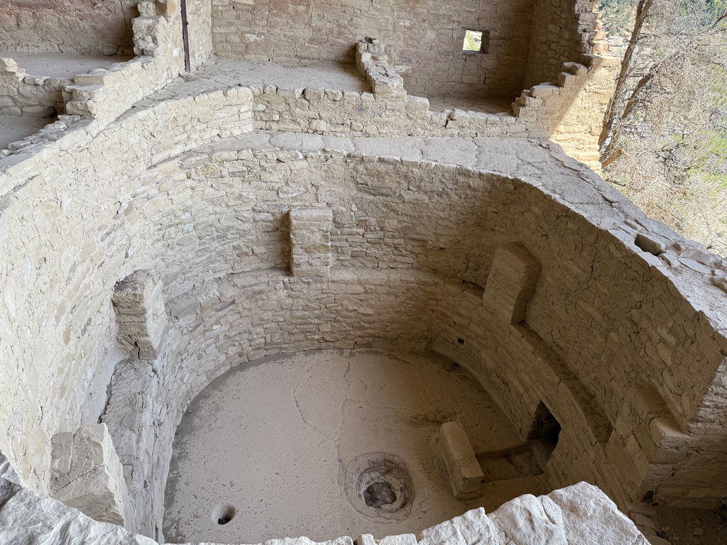 Balcony House kiva