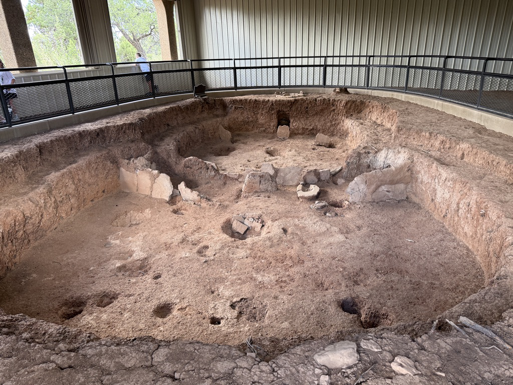 Pit house on the mesa (cuesta)